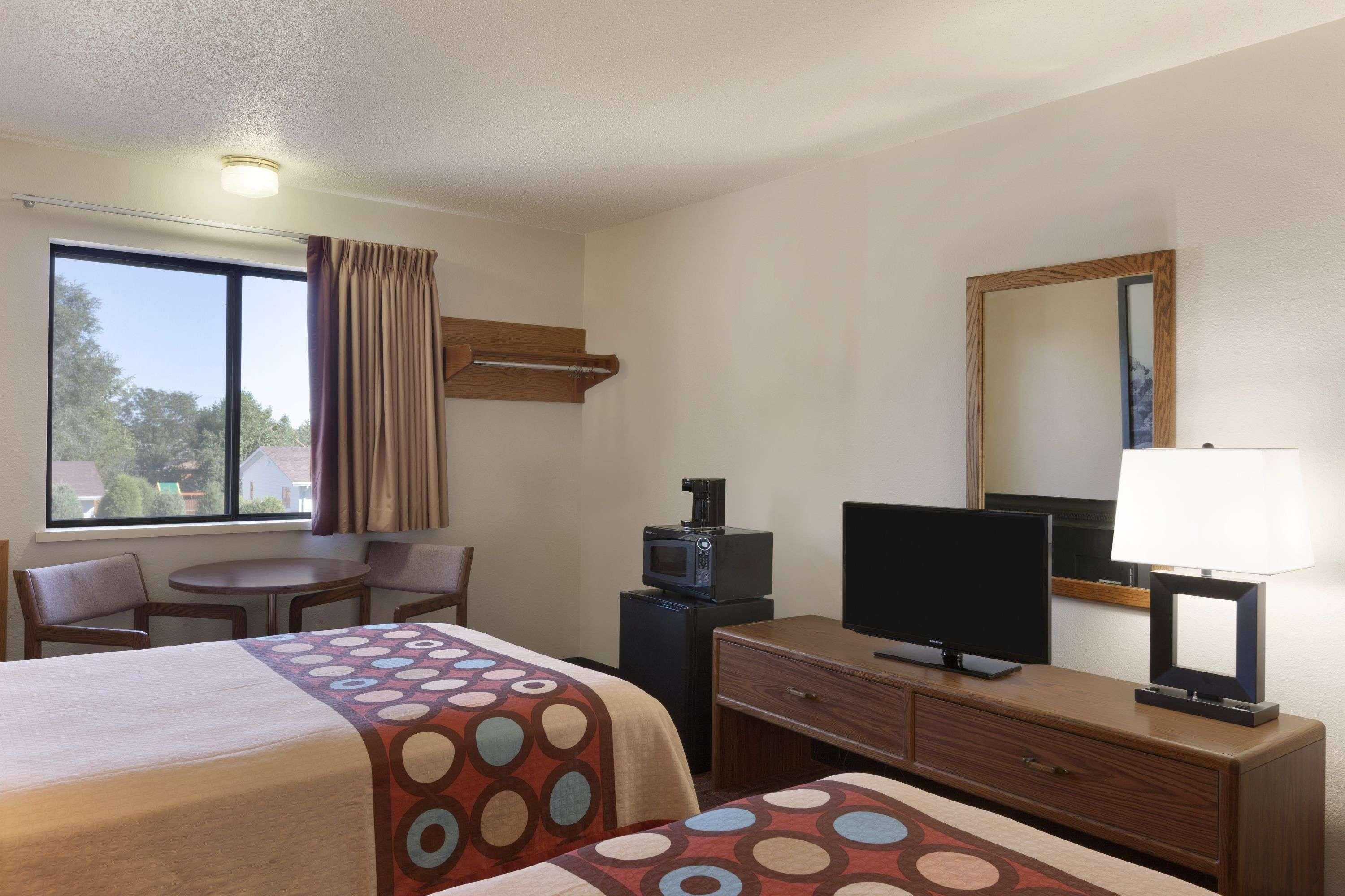 Super 8 By Wyndham Wall Exterior foto