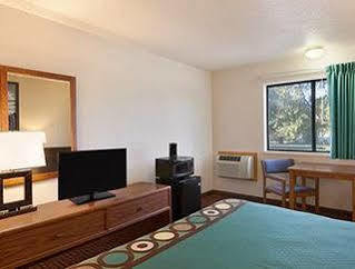 Super 8 By Wyndham Wall Exterior foto