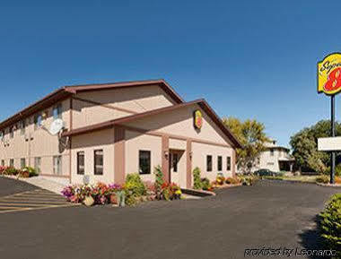 Super 8 By Wyndham Wall Exterior foto